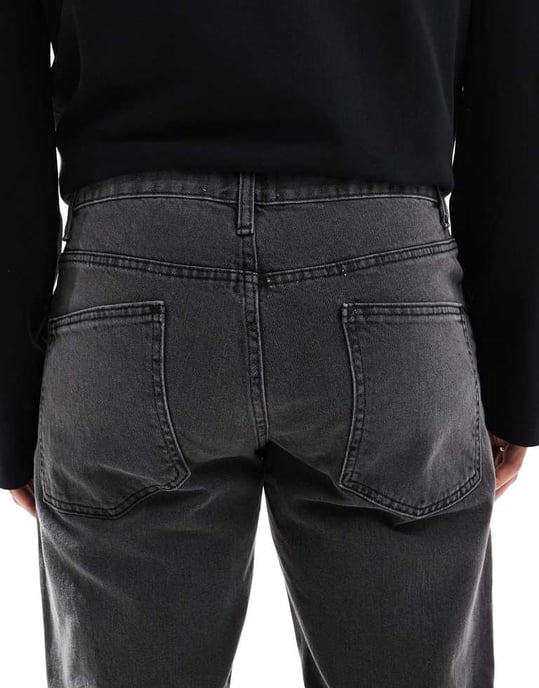 ASOS DESIGN – Svarta, avsmalnande jeans med tvätt - Image 4