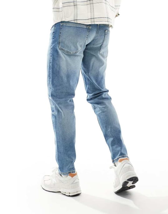 ASOS DESIGN – Blå stretchiga, avsmalnande jeans med mellanblå tvätt - Image 3