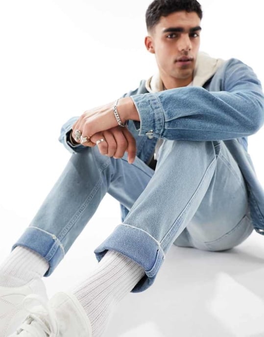 ASOS DESIGN – Mellanblå jeans med avsmalnande passform och uppvikta veck - Image 2