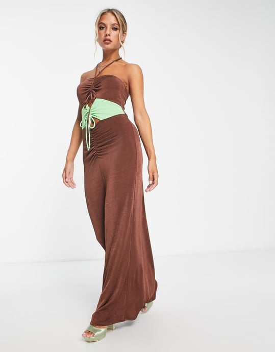 Topshop – Chokladfärgad, åtsittande maxiklänning med utskurna detaljer och halterneck - Image 4