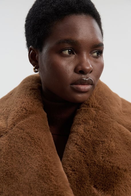 Faux Fur Buttoned Short Coat - Image 3