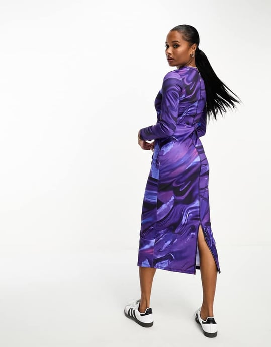 Vero Moda Petite – Blå midiklänning i abstrakt jersey med bodycon-motiv - Image 3