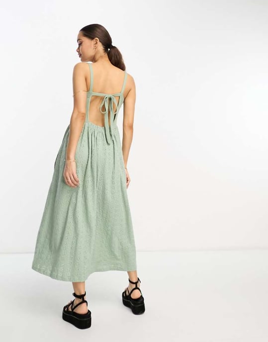 ASOS DESIGN Petite – Khakifärgad midiklänning med broderi och stickning - Image 2