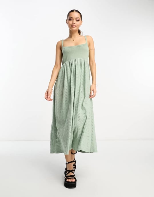 ASOS DESIGN Petite – Khakifärgad midiklänning med broderi och stickning - Image 4