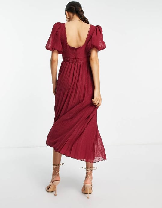 ASOS DESIGN Petite – Vinröd midiklänning med puffärm och plisserad dobbyklänning med vågig kant - Image 2
