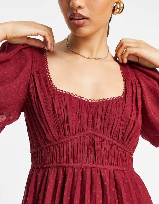 ASOS DESIGN Petite – Vinröd midiklänning med puffärm och plisserad dobbyklänning med vågig kant - Image 3