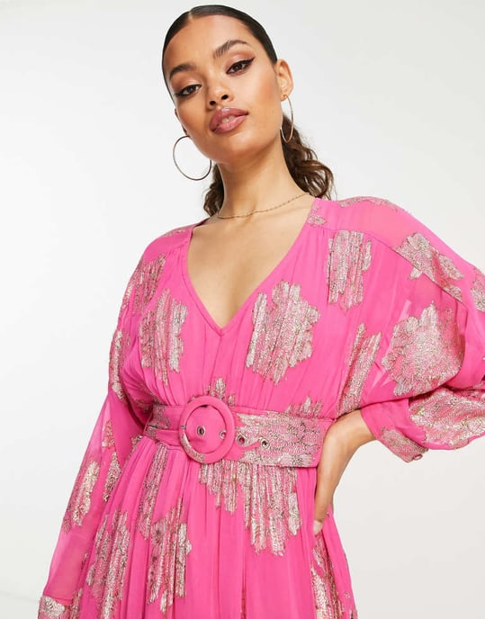ASOS DESIGN Petite bälte batwing maxiklänning i rosa metallisk jacquard - Image 3
