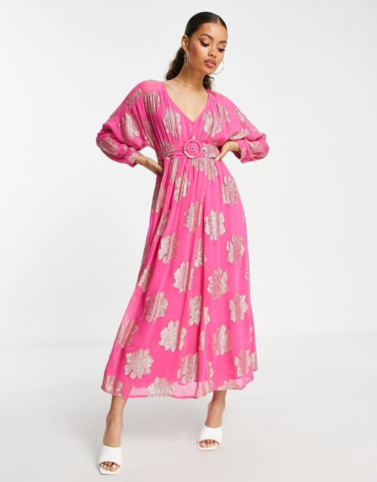 ASOS DESIGN Petite bälte batwing maxiklänning i rosa metallisk jacquard - Image 4