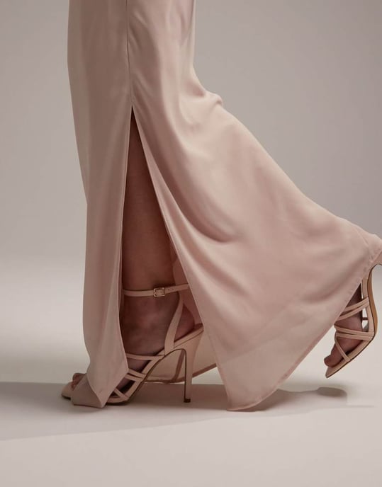 ASOS DESIGN – Brudtärneklänning i maximodell med snörning baktill i blush - Image 4