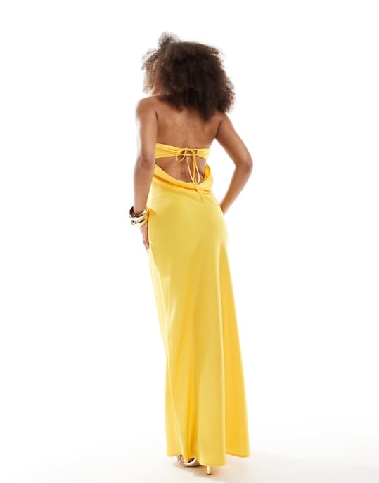 ASOS DESIGN – Ljusgul maxiklänning i satin med bandeau-mönster och snedställd rygg - Image 3