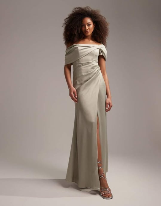 ASOS DESIGN – Salviagrön maxiklänning i satin med bardotmönster och drapering - Image 1