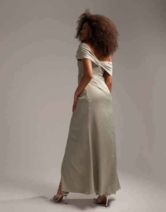 ASOS DESIGN – Salviagrön maxiklänning i satin med bardotmönster och drapering - Image 2