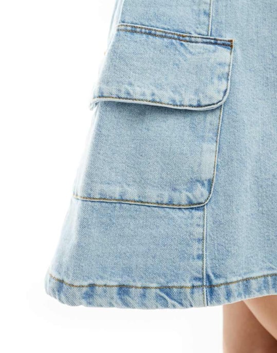 Miss Selfridge – Petite – Ljusblå syratvättad denimklänning med fickdetalj - Image 2