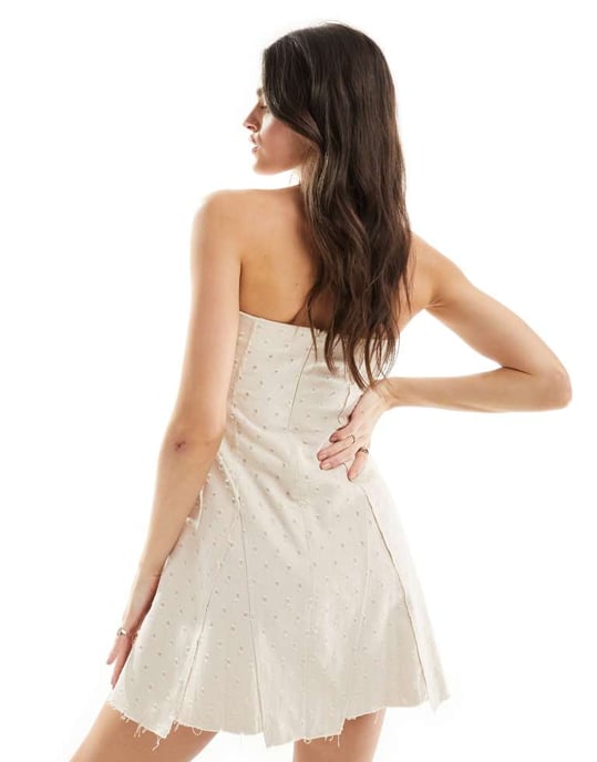 ASOS DESIGN – Vit miniklänning i bandeau-modell med sliten twill - Image 3