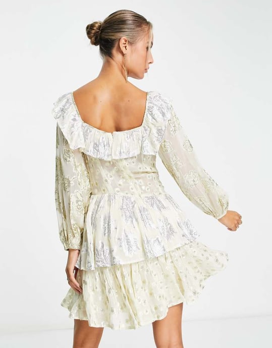 ASOS DESIGN – Guldfärgad och silverfärgad miniklänning med metallisk jacquard och fyrkantig halsringning och volang - Image 2