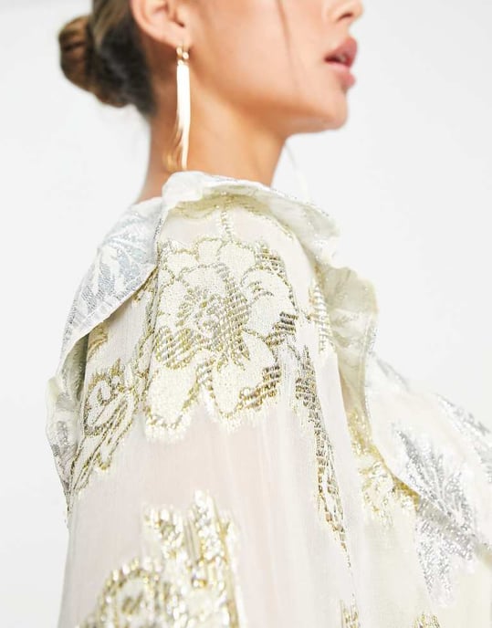 ASOS DESIGN – Guldfärgad och silverfärgad miniklänning med metallisk jacquard och fyrkantig halsringning och volang - Image 3