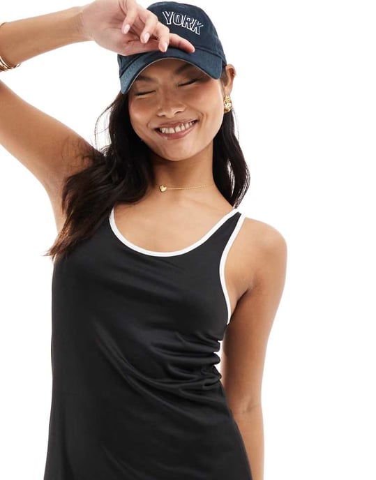 Vero Moda Petite – Svart miniklänning i jersey med kontrasterande detaljer - Image 2