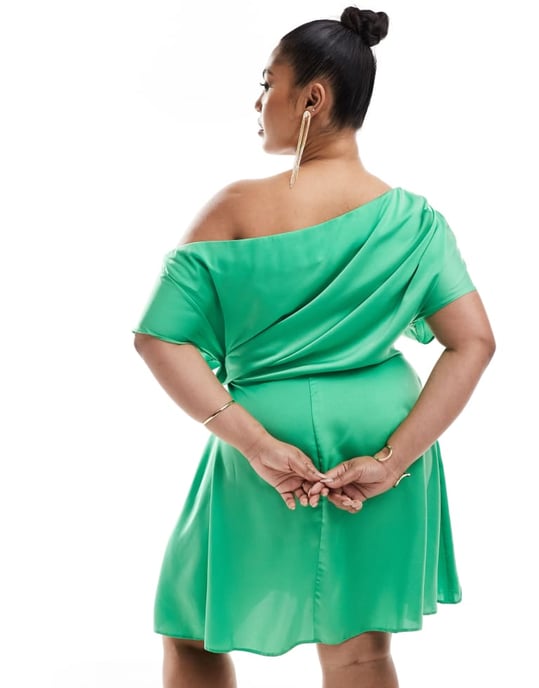 ASOS DESIGN Curve – Exklusiv grön miniklänning i satin med bara axlar - Image 3