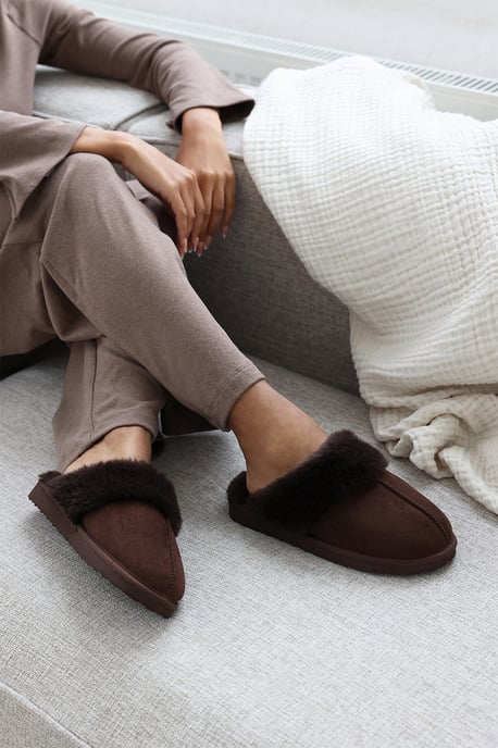 Wheres That From Womens 'Comfort' Slip on Slippers With Fur Trim Suede - Image 2