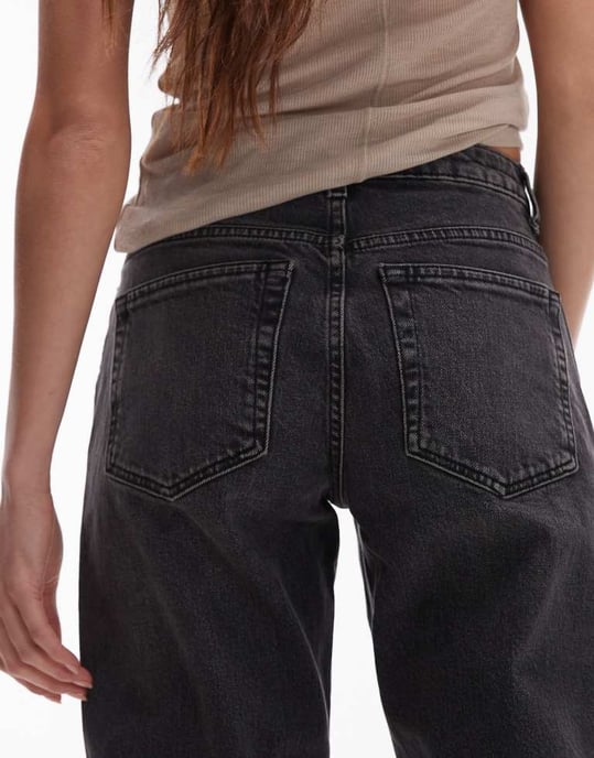 Topshop – Svarta, raka, beskurna jeans med medelhög midja och råa fållar - Image 4