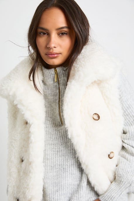 Oversized Collar Faux Fur Gilet - Image 4