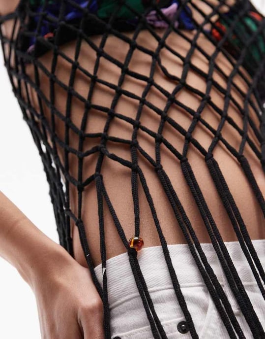 Topshop – Svart stickad asymmetrisk topp med fransar och öppen stickning - Image 3
