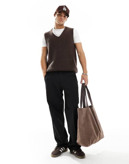 ASOS DESIGN stickad avslappnad fiskar-ribbad v-ringad tanktop i brunt - Image 1
