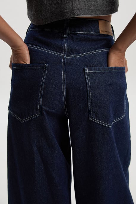 Petite Mid Waist Loose Fit Wide Leg Jean - Image 4