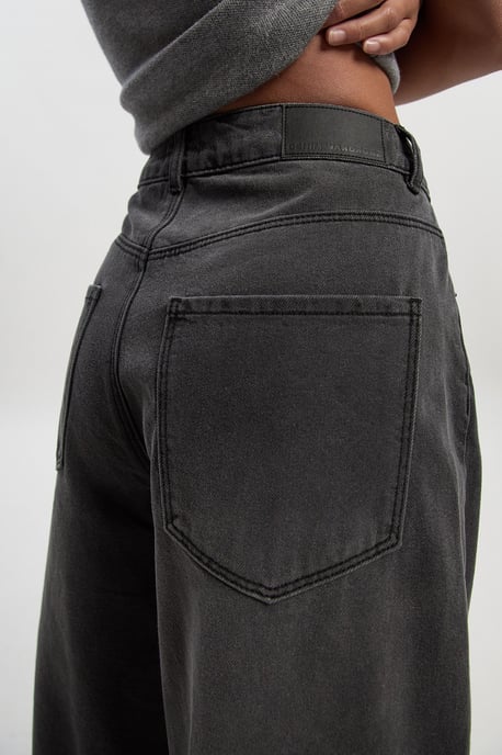 Petite Mid Waist Loose Fit Wide Leg Jean - Image 4
