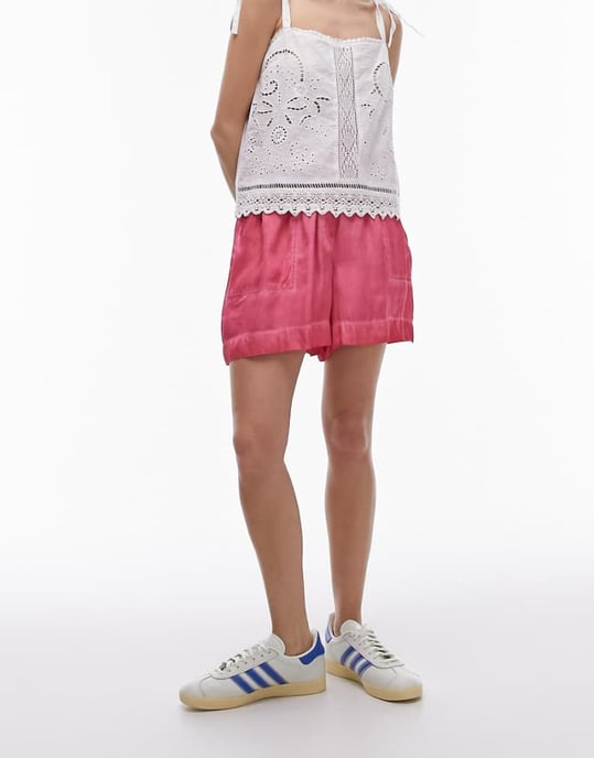 Topshop – Rosa, del av set med långa shorts i satin - Image 1