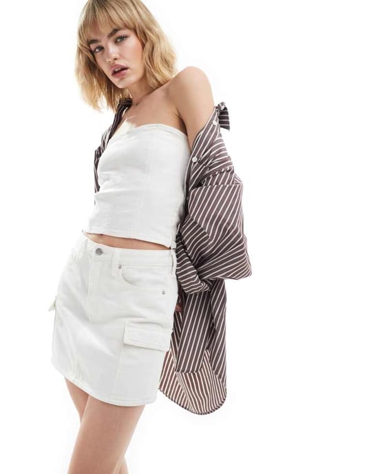 Calvin Klein Jeans co-ord cargomikromini kjol i vit tvätt - ASOS Exklusiv - Image 4
