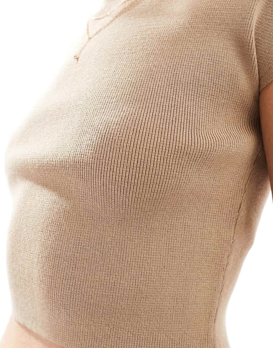 Miss Selfridge – T-shirt med kompakt, ribbad stickning och tygdetaljer på ärmarna - Image 3
