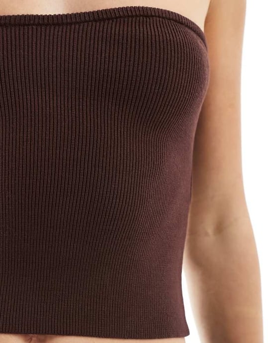 Miss Selfridge – Chokladfärgad, kompakt stickad, ribbad bandeau-topp - Image 2