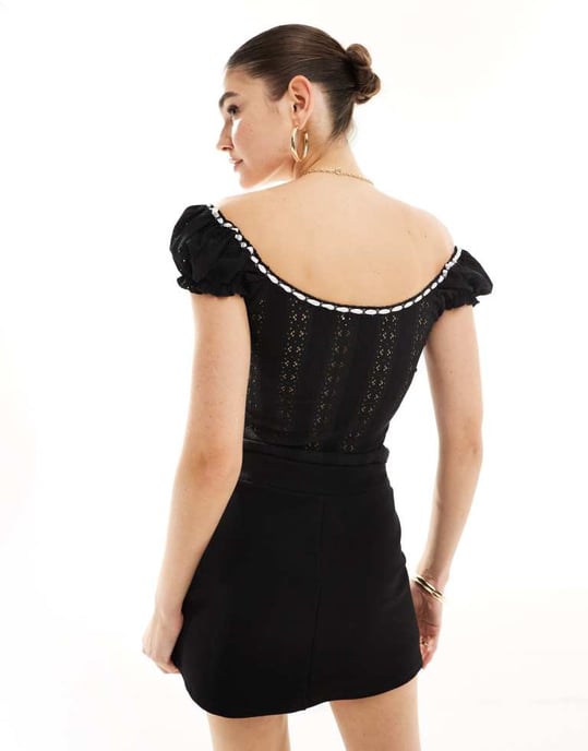 Miss Selfridge mjölkpiga-top i vitt med kontrasterande svarta band - Image 1