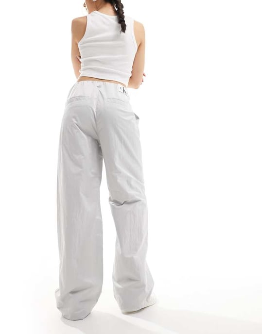 Calvin Klein Jeans – Vita mjuka skrynkliga fallskärmsbyxor - Image 3