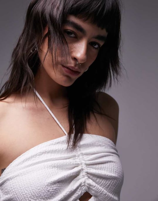Topshop texturerad rynkad halterneck topp med cutout i elfenben - Image 4