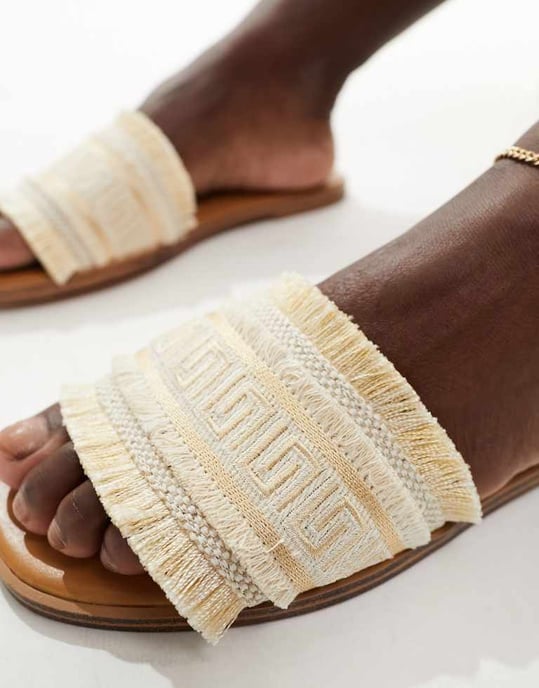 ALDO Nalani fransade flatsandaler i guld - Image 2
