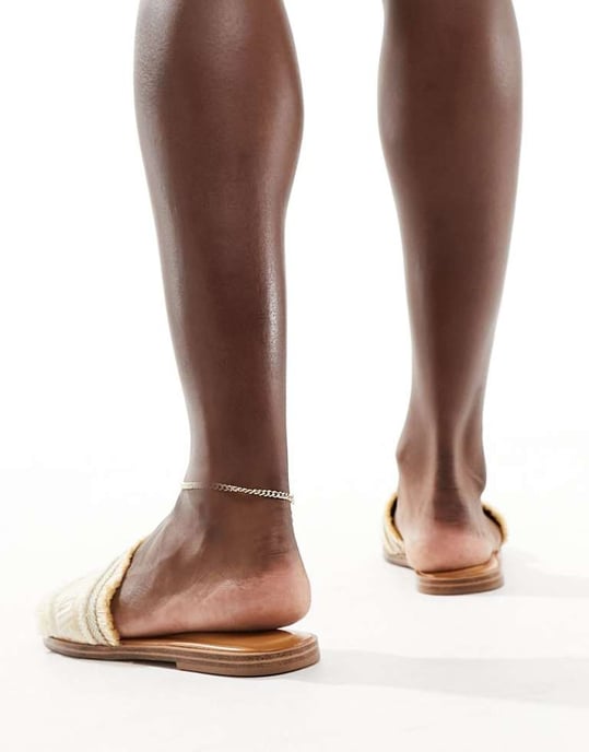 ALDO Nalani fransade flatsandaler i guld - Image 3