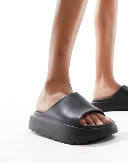 schuh – Tatia – Svarta sandaler - Image 2