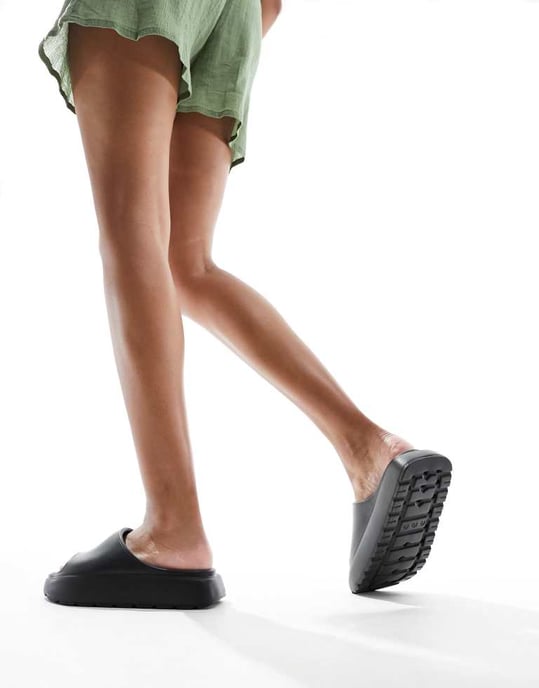 schuh – Tatia – Svarta sandaler - Image 3