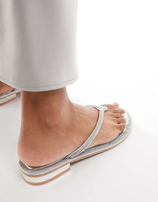 Simmi London Bred Passform Havanah dekorerad platt sandal i silver - Image 4