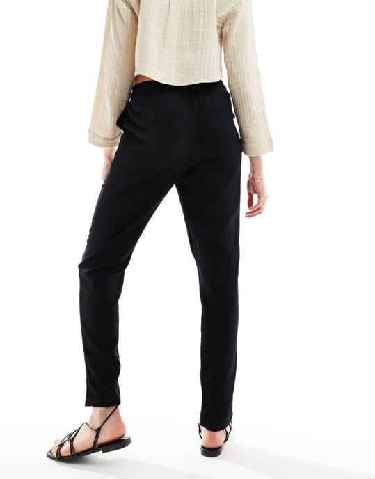 Vero Moda – Tall – Svarta, avsmalnande byxor i linneblandning - Image 3