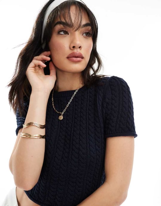 ASOS DESIGN – Marinblå stickad t-shirt med kabelmönster - Image 1