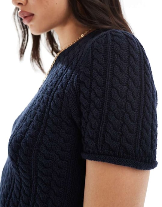 ASOS DESIGN – Marinblå stickad t-shirt med kabelmönster - Image 3