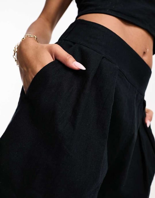 Abercrombie & Fitch – Svarta, korta linnetröjor med platta detaljer och pull-on-krage, del av set - Image 4