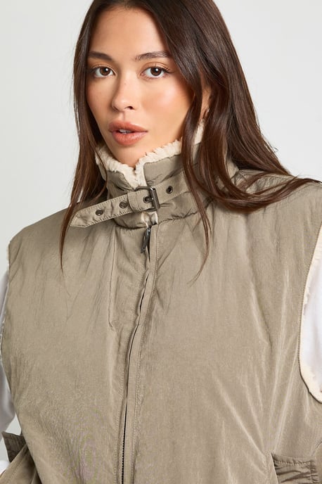 Faux Fur Lined Gilet - Image 4