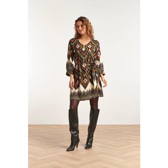 Smashed Lemon 23529 dames klassieke v-hals jurk met riemopvallende tribal print | - Image 3
