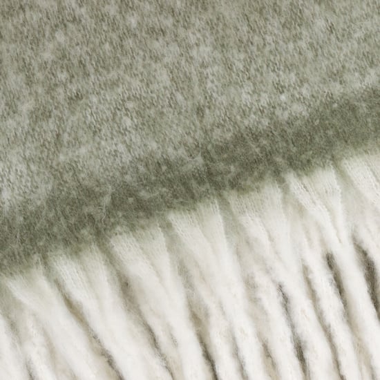 furn. Cozy Woven Tasselled Throw, Green - Image 3