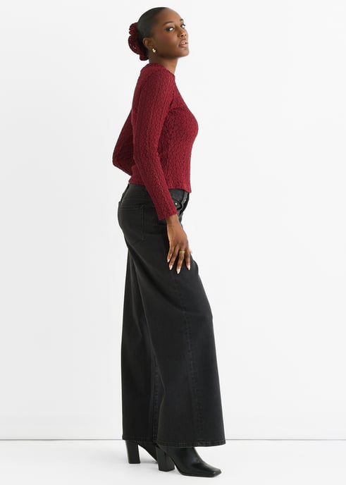 Burgundy höghalsad jerseyblus med spets och långa ärmar - Image 3