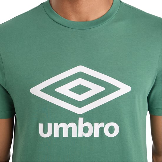 Umbro Heren Stacked Logo T-Shirt (Hemlock) - Image 1